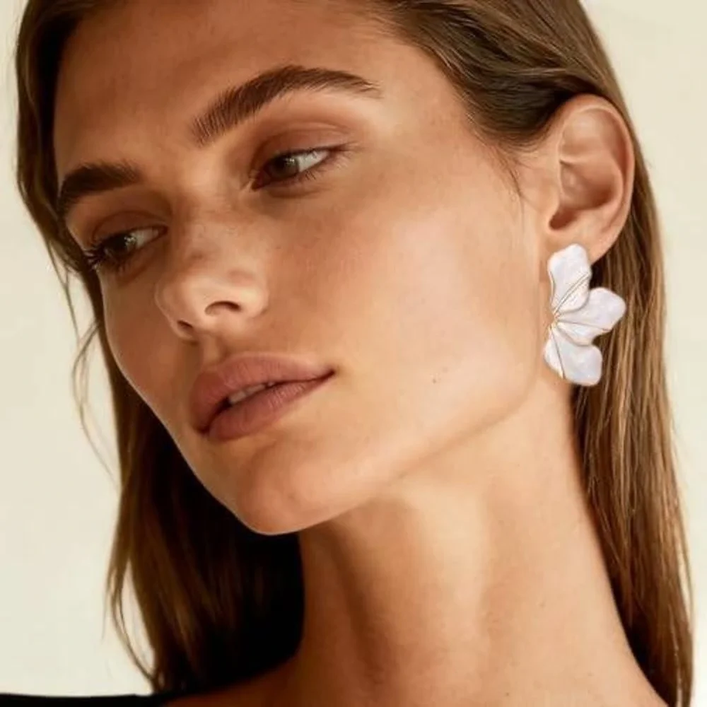 White Enamel Floral Petal Statement‎ Earrings Gold Tone Botanical Studs